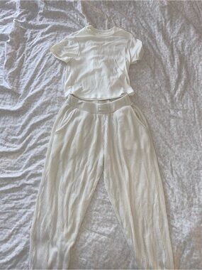 SET Active Cream Waffle Knit Joggers with White Crop Tee